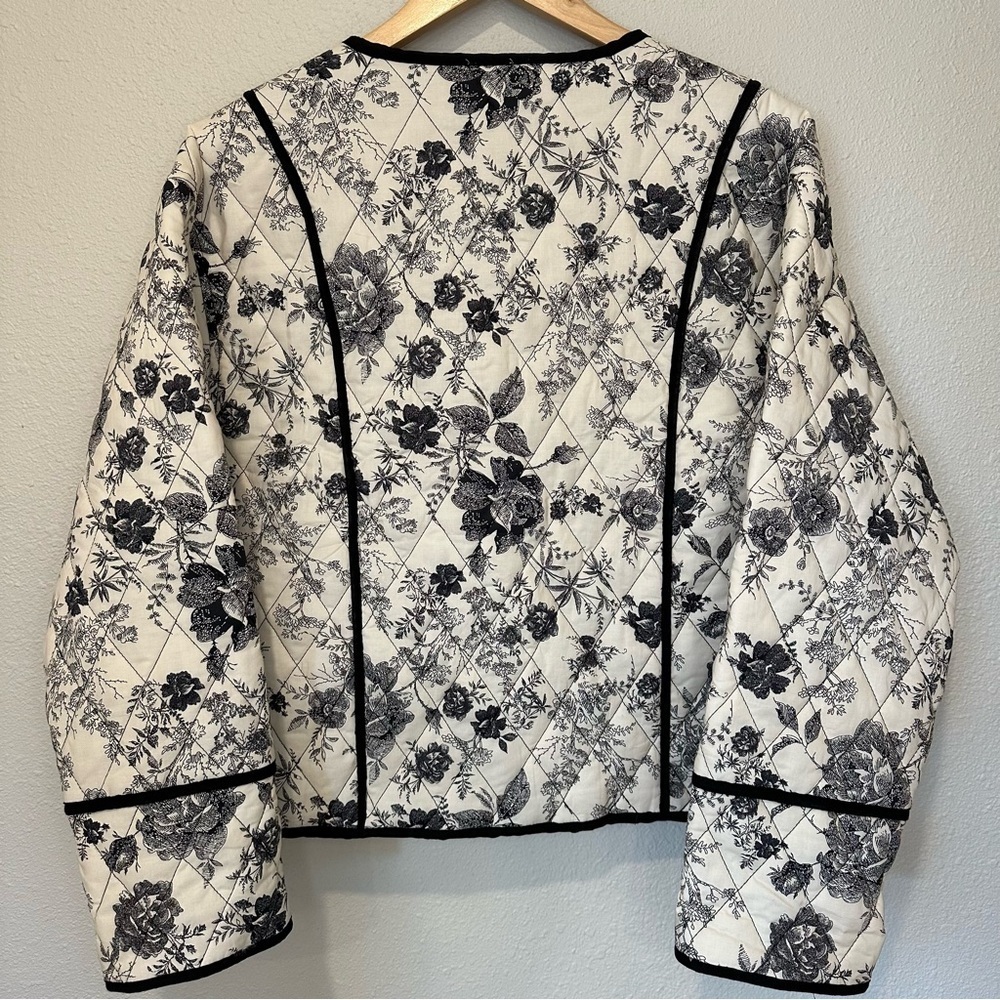 **NWT** So Me Quilted Floral Black and White Women's Jacket - Picture 9 of 13